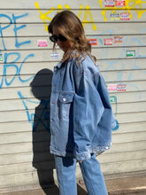 Carica l&#39;immagine nel visualizzatore di Gallery, Giubbotto jeans strass
